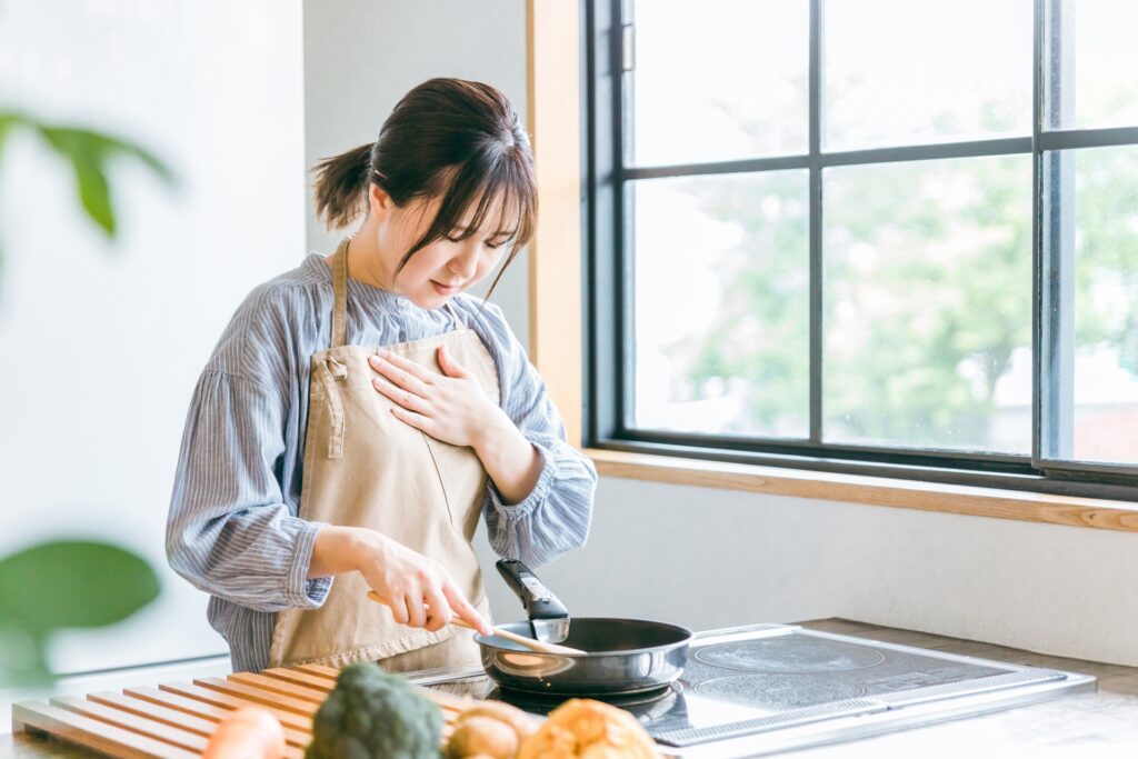 胸が苦しい女性の画像